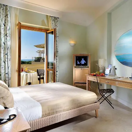 Tombolo Talasso Hotel